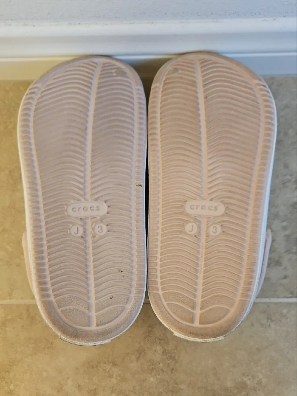 Crocs Kids Comfort Clogs in Pale Pink